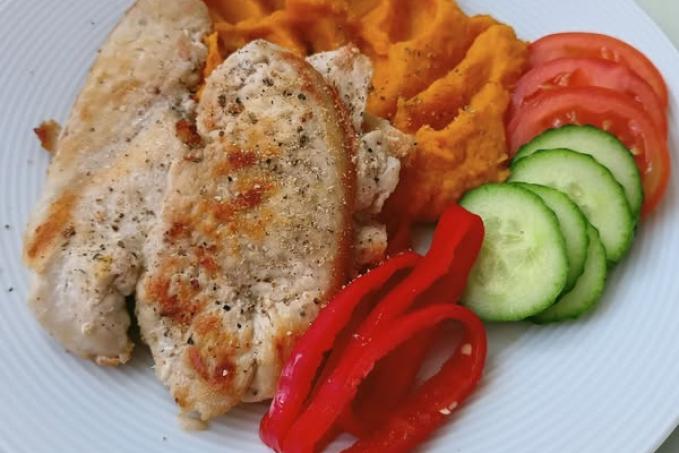 Pyré z pečené dýně  a kuřecí prso