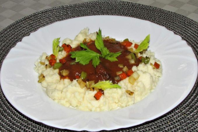 HOVĚZÍ NA VÍNĚ S CELEROVOU KAŠÍ - LC