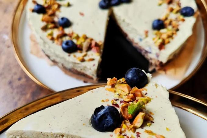 Pistáciovo-borůvkový koláč