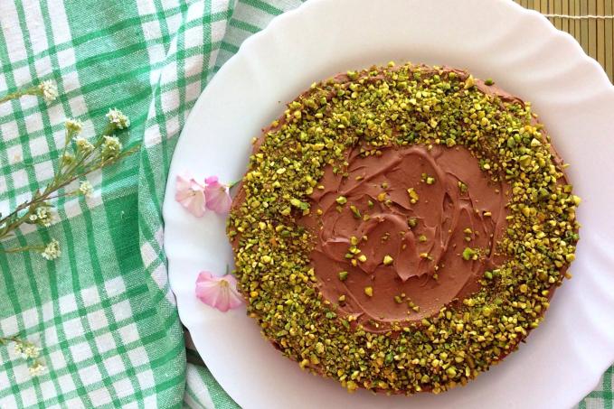 Pistáciový dort s čokoládovým máslovým krémem