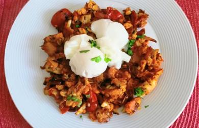 Pikantní květák se zastřenými vejci