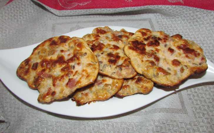 TVAROHOVÉ PLACIČKY SE SUŠENÝMI RAJČATY