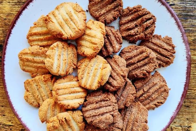 Koka a skořicové sušenky