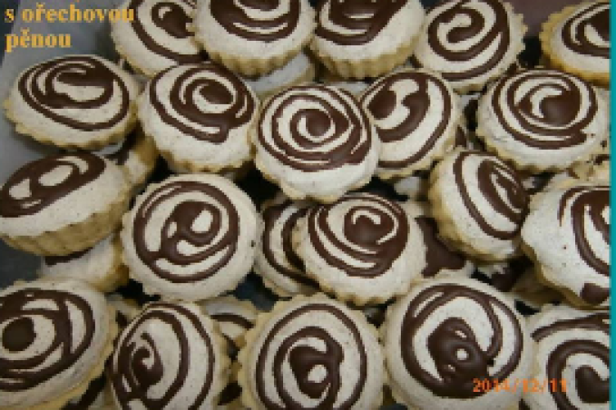 KOŠÍČKY S OŘECHOVOU PĚNOU