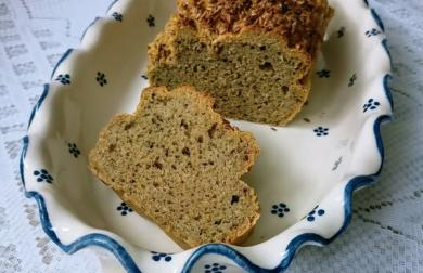 Chléb z červené čočky a tahini