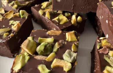 Čokoládovo - ořechové kostičky