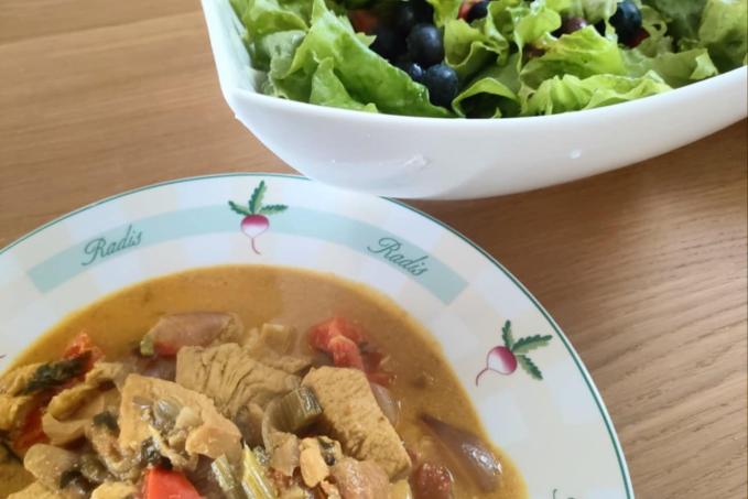 Orientální krůtí kari s houbami a kokosovým mlékem