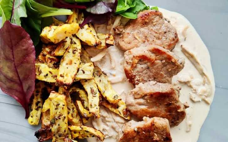 Vepřová panenka s křenovou omáčkou a celerové hranolky