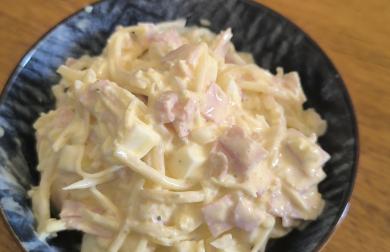 Celerový salát se šunkou a sýrem