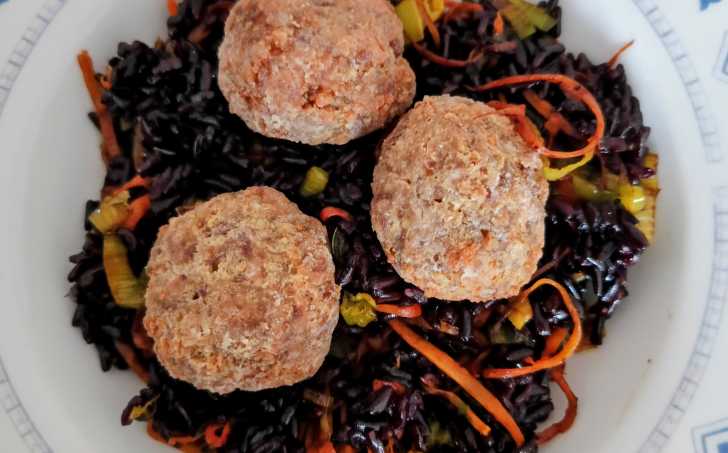 Černá rýže se zeleninou