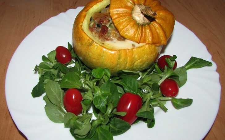 PEČENÁ CUKETA PLNĚNÁ MLETÝM MASEM