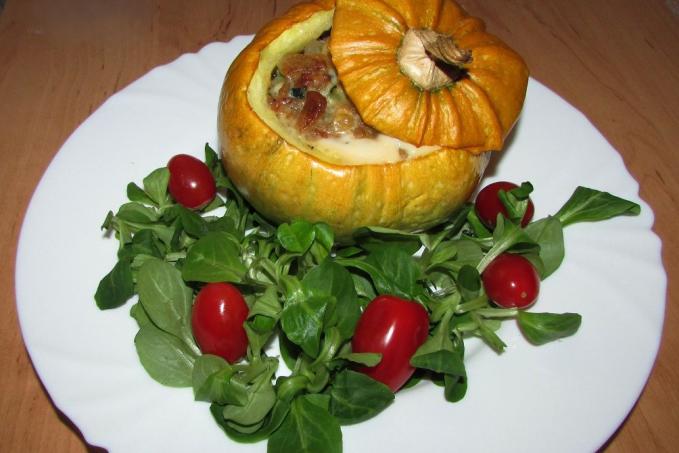 PEČENÁ CUKETA PLNĚNÁ MLETÝM MASEM