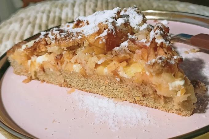 Koláč s tvarohem a jablky