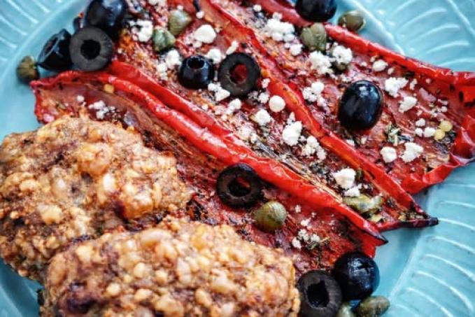 Sýrové karbanátky a pečené papriky