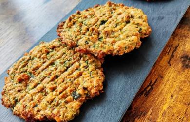 Škvarkové placky s medvědím česnekem