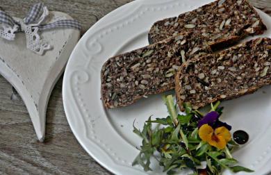 Knackebroty nebo Vegipan (veganský chléb) jak ho vidím já - chléb bez kypřidel a kynutí - bez lepku, mléka i vajec, škrobů, sóji a ořechů