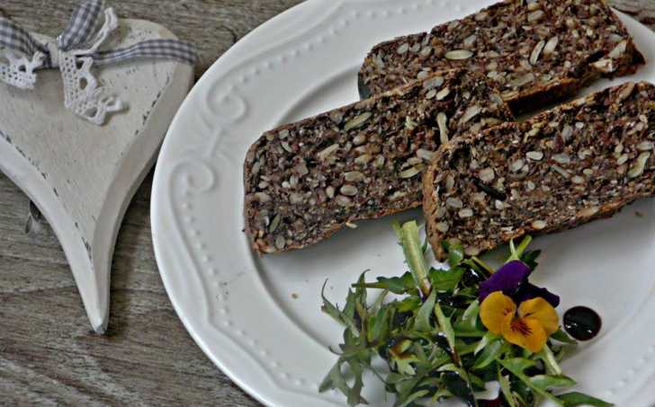 Knackebroty nebo Vegipan (veganský chléb) jak ho vidím já - chléb bez kypřidel a kynutí - bez lepku, mléka i vajec, škrobů, sóji a ořechů