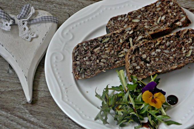 Knackebroty nebo Vegipan (veganský chléb) jak ho vidím já - chléb bez kypřidel a kynutí - bez lepku, mléka i vajec, škrobů, sóji a ořechů