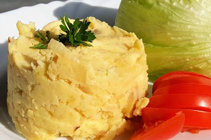 Šťouchané brambory se zakysanou smetanou