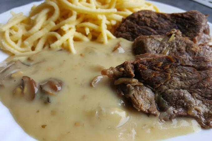 Houbová omáčka z kyselých hub s hovězím masem