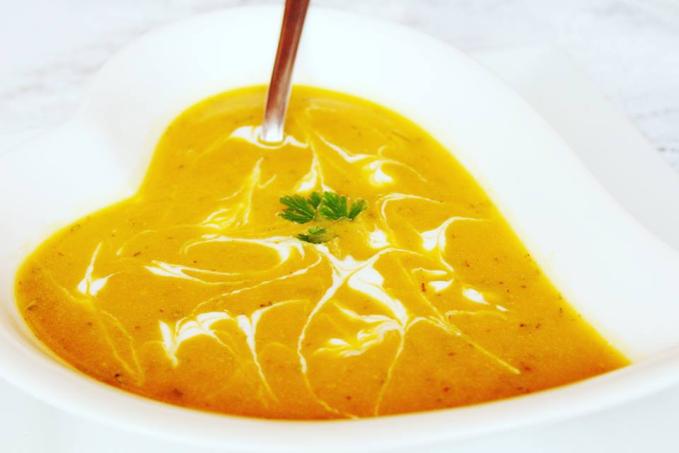 Veggie slniečková polievka z pečenej zeleniny