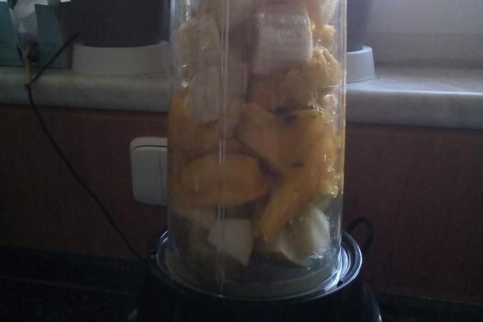 Smoothie mango-banán-jablko