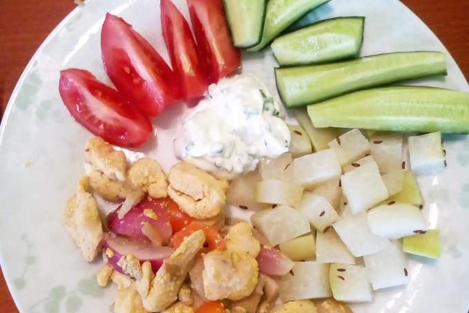 Kuřecí nudličky s hlívou a s kedlubnovými brambory