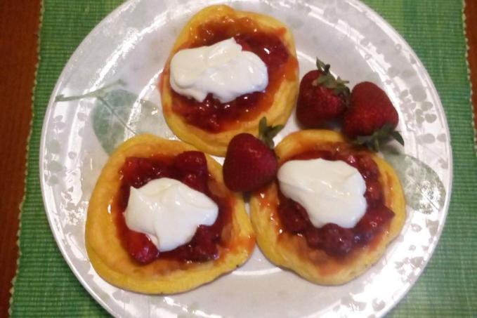Lívanečky s jahodami - rychlé bezlepkové