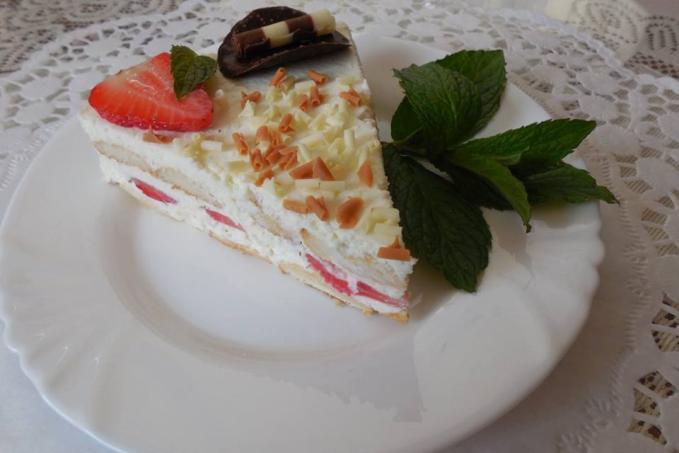 Nepečený jahodový dort