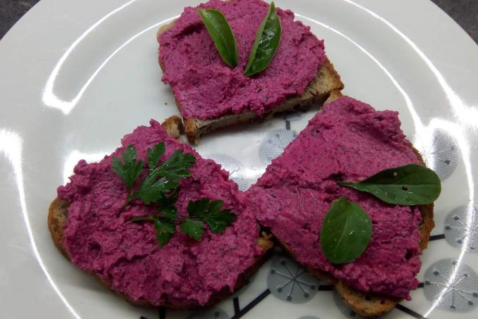 Pomazánka z ricotty a červené řepy