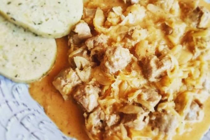 Veggie Segedínsky Guláš s Vegetarian Zemiakovou Knedľou