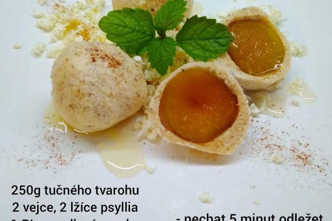 Low carb tvarohové ovocné knedlíky