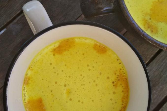 Zlaté kurkumové mléko