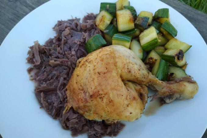 Kuře na červeném zelí