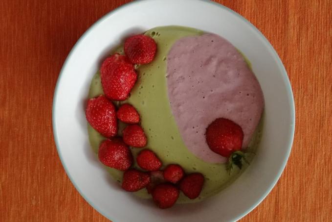 POHANKOVÁ KAŠE S CUKETOU A JAHODAMI