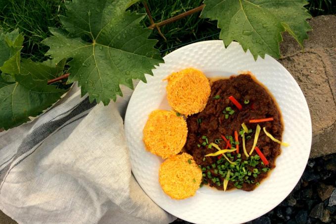 Hovězí guláš s nízkosacharidovým zeleninovým knedlíkem