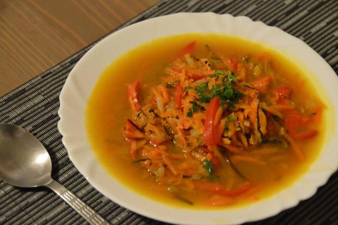 ZELENINOVÁ POLÉVKA S MISO A MOŘSKÝMI ŘASAMI