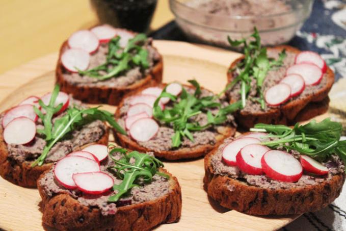 Pikantná nátierka z čiernej fazule