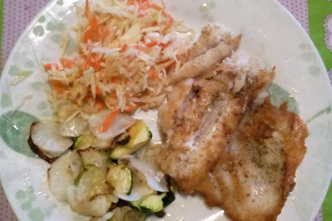 Treska na ghí  s restovanou cuketkou a ředkví - nízkosacharidová