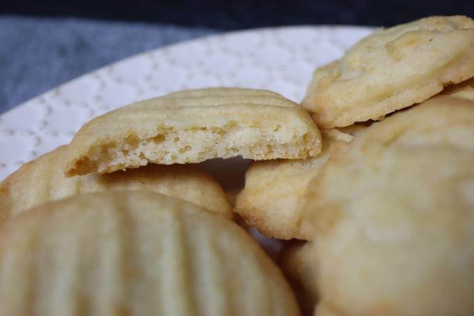 Domácí křupavé máslové sušenky s parmezánem (bez vajec)