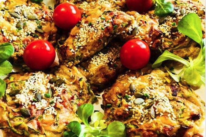 Placky z cukety, červené řepy a uzeného sýra - LC