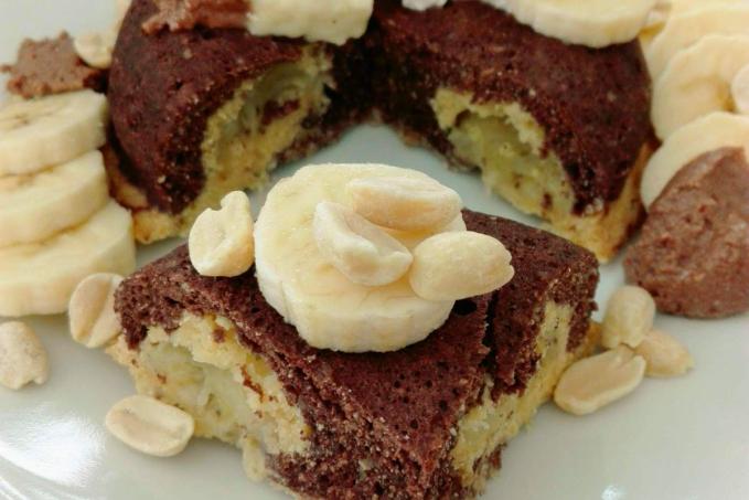 Dvoubarevný mug cake s banánem
