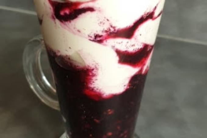 Ostružinovo tvarohový pohár