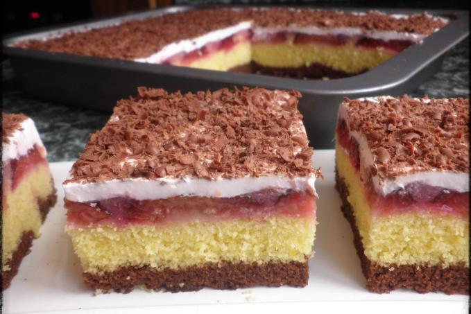 OBRÁCENÝ ŠVESTKOVÝ KOLÁČ SE ZAKYSANKOU