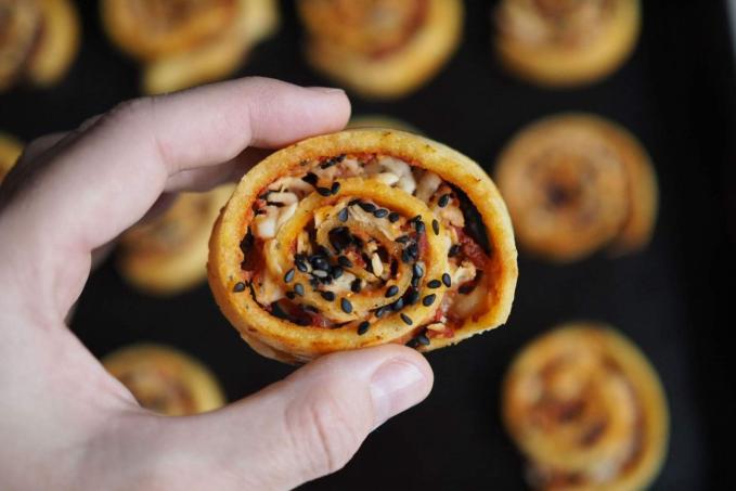 Low carb pizza šneci