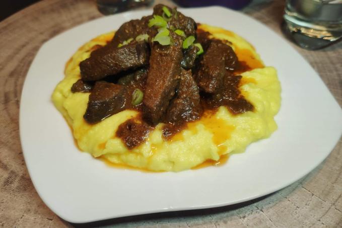 Pikantní játra, květákové pyré LC