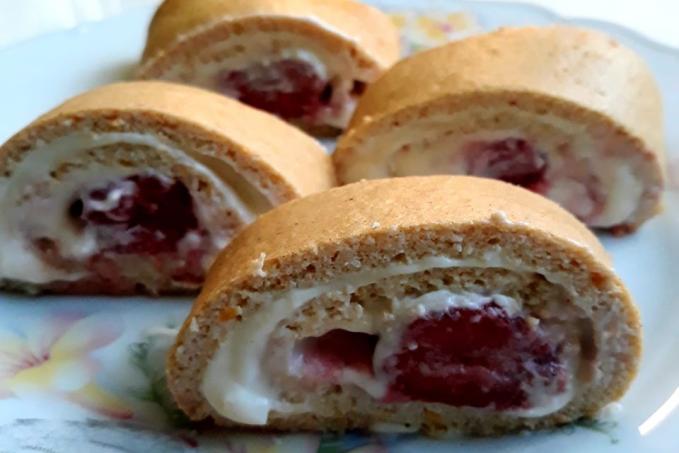 Roláda s mascarpone a jahodami - LC