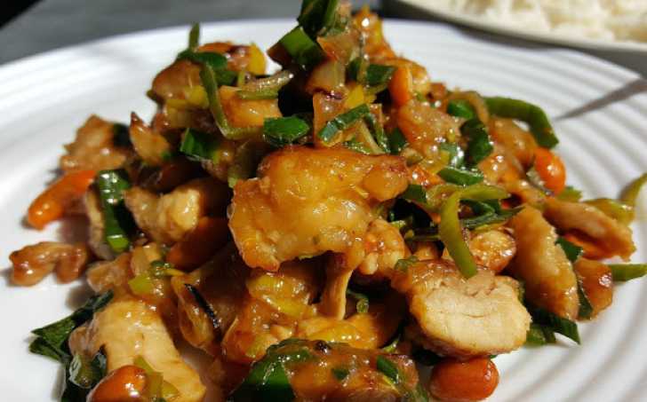 Kuřecí kung pao s chilli ořechy