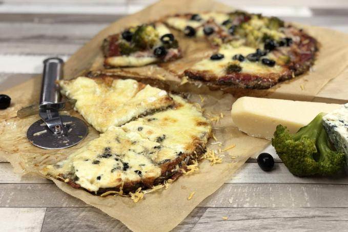 Low Carb pizza z mletého kuřecího masa a brokolice!!!