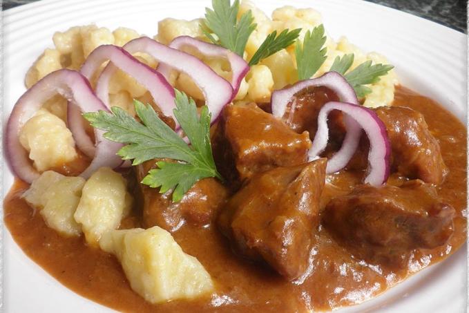 "POMALENÝ" PIVNÍ GULÁŠEK Z TELECÍHO MASA